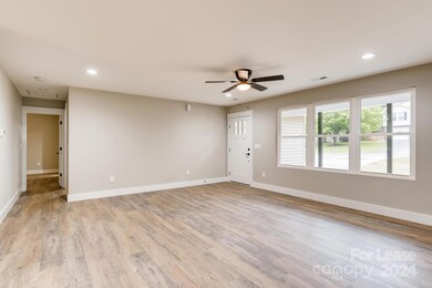 705 Berkshire Dr, Statesville, NC 28677 - photo 3