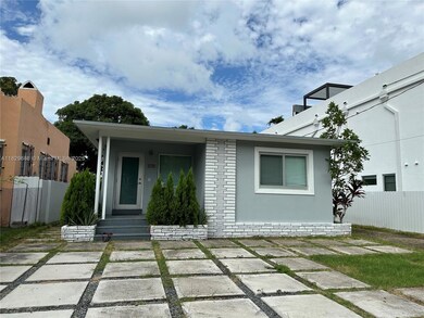 3/2 duplex Remodeled with yard