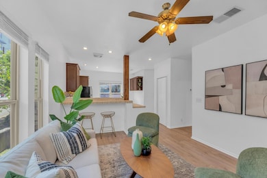 2414 Longview St unit 101, Austin, TX 78705 - photo 3