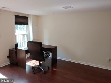 20518 Sterncroft Ct, Montgomery Village, MD 20886 - photo 3