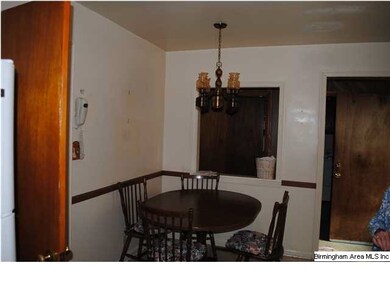 eat-in Kitchen