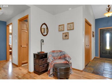 32 Sandalwood Loop, Creswell, OR 97426 - photo 4