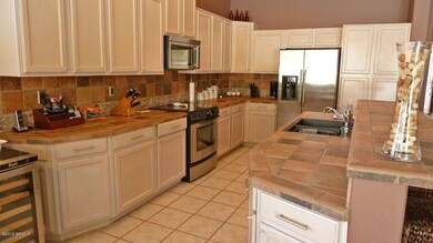 7 - Kitchen
