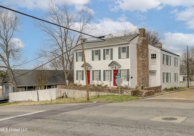 815 1st St E, Vicksburg, MS 39183 - photo 4