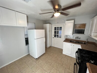 230 E Southland Ave, Alvin, TX 77511 - photo 4