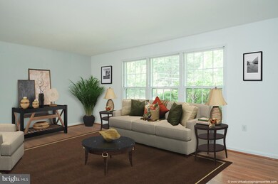 4517 Pickett Rd, Fairfax, VA 22032 - photo 3