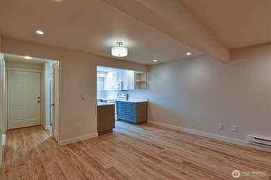 120 124th St SW unit C8, Everett, WA 98204 - photo 4