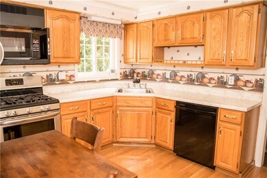 Kitchen has plenty of counter and cabinet space!