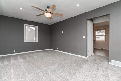 2452 Deborah Dr SW, Cedar Rapids, IA 52404 - photo 5