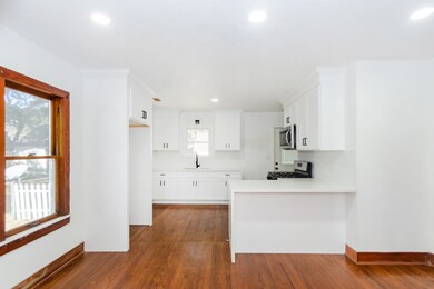 608 W Dumble St, Alvin, TX 77511 - photo 5