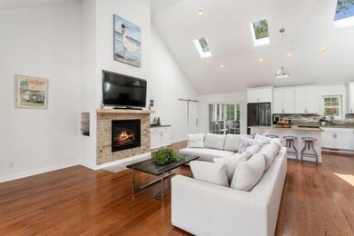 02_29WaldenWay_1_LivingRoom_LowRes