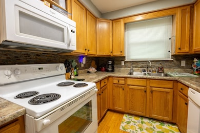 408 Newman Dr, Clarksville, TN 37042 - photo 6