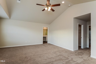 021-photo-primary-bedroom-12149294