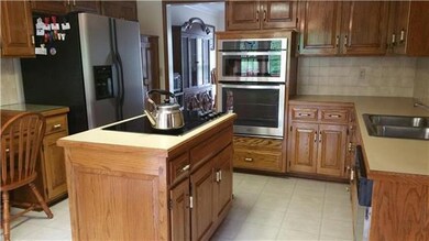 CLEAN, clean spacious kitchen with lots of cabinet