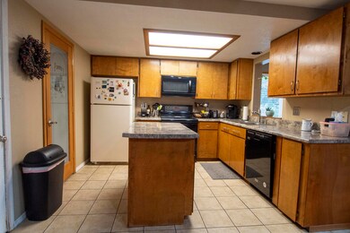 159 Keystone Ct, Central Point, OR 97502 - photo 2