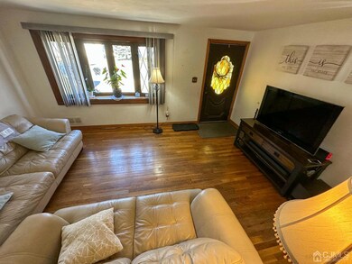 612 Edgeworth St, Middlesex, NJ 08846 - photo 2