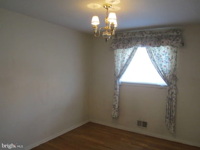 8713 Susanna Ln, Chevy Chase, MD 20815 - photo 7