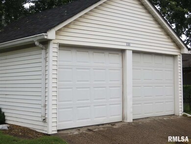 2321 Mckinley Ave, Davenport, IA 52802 - photo 3