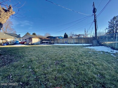Huge fenced back yard
