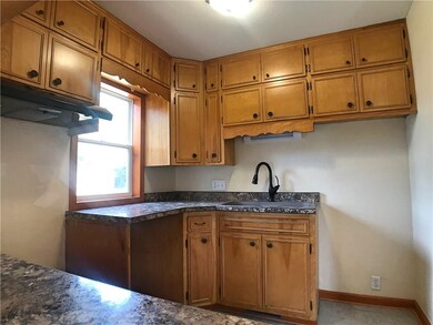 309 E 19th St S, Newton, IA 50208 - photo 7