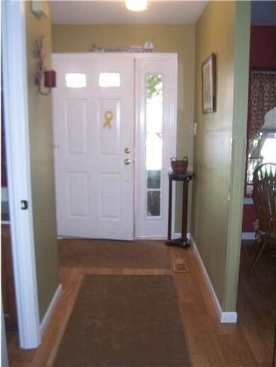 512 Bassett Ln, Norristown, PA 19403 - photo 2