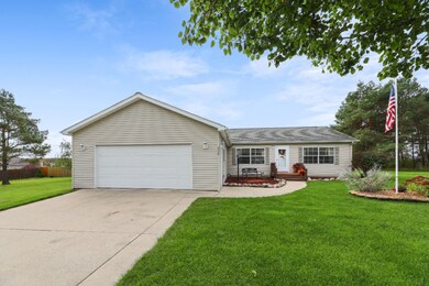 609 Maplewood Dr, Reed City, MI 49677 - photo 2