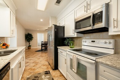 112 S Shirley St, Alvin, TX 77511 - photo 5