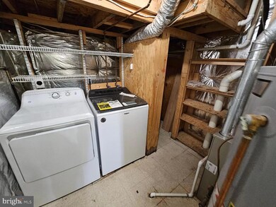 8105 Madrillon Springs Ln, Vienna, VA 22182 - photo 6