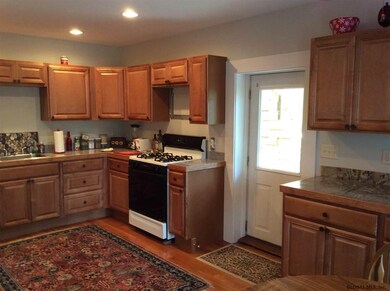 40 Franklin St, Saratoga Springs, NY 12866 - photo 6