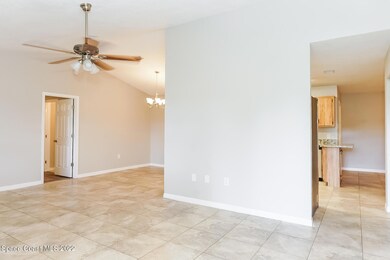 003-photo-living-room-11725452