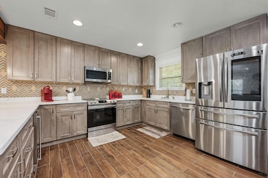 521 W Juniper Ave, Defuniak Springs, FL 32433 - photo 4