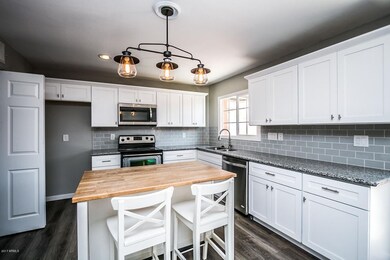 2854 E Clarendon Ave-10