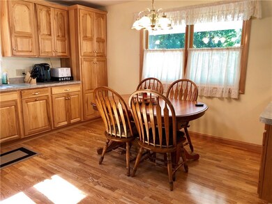 eat-in kitchen