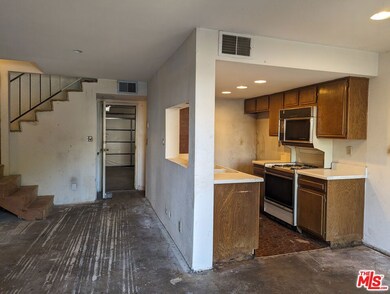 Living & Kitchen