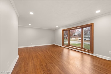 826 E Dartmoor Ave, Seven Hills, OH 44131 - photo 4