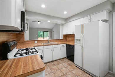 51 S High Oaks Cir, Spring, TX 77380 - photo 7