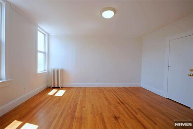 154 Undercliff Ave unit 5, Edgewater, NJ 07020 - photo 3