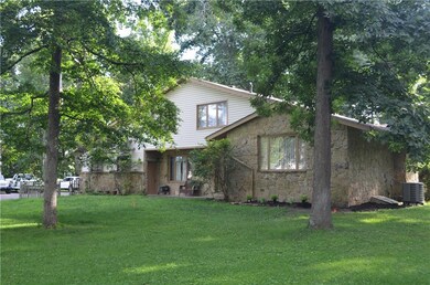 5870 S 300 W, Columbus, IN 47201 - photo 2