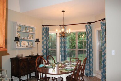 Eat-In-Kitchen