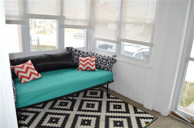 Front porch/Entry