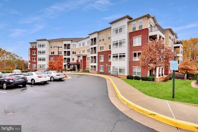 9430 Silver King Ct unit 105, Fairfax, VA 22031 - photo 2