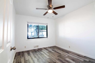 809 Glenda Dr unit B, Bedford, TX 76022 - photo 5