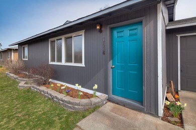 1656 SW 34th St, Redmond, OR 97756 - photo 2