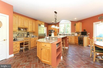 12010 Creekbend Dr, Reston, VA 20194 - photo 7