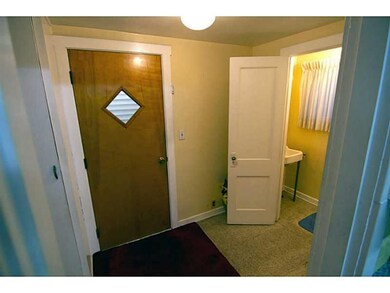 Entry/Foyer.