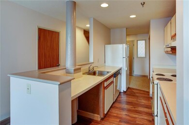 Island Terrace unit 123, Saco, ME 04072 - photo 2