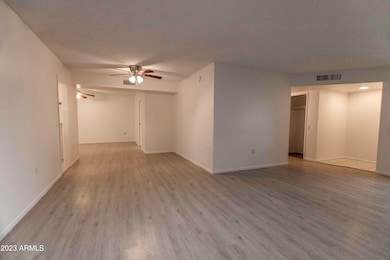 10627 W Highwood Ln, Sun City, AZ 85373 - photo 4