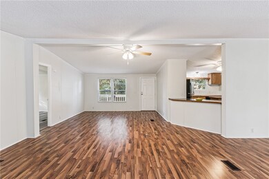 102 Touchstone Dr, Brunswick, GA 31525 - photo 4