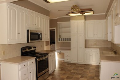 502 Hyde Park Dr, Tyler, TX 75701 - photo 2