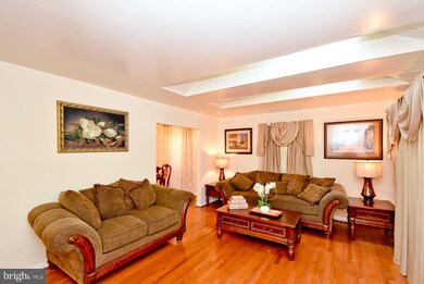 8305 Nicholson Ct, New Carrollton, MD 20784 - photo 3